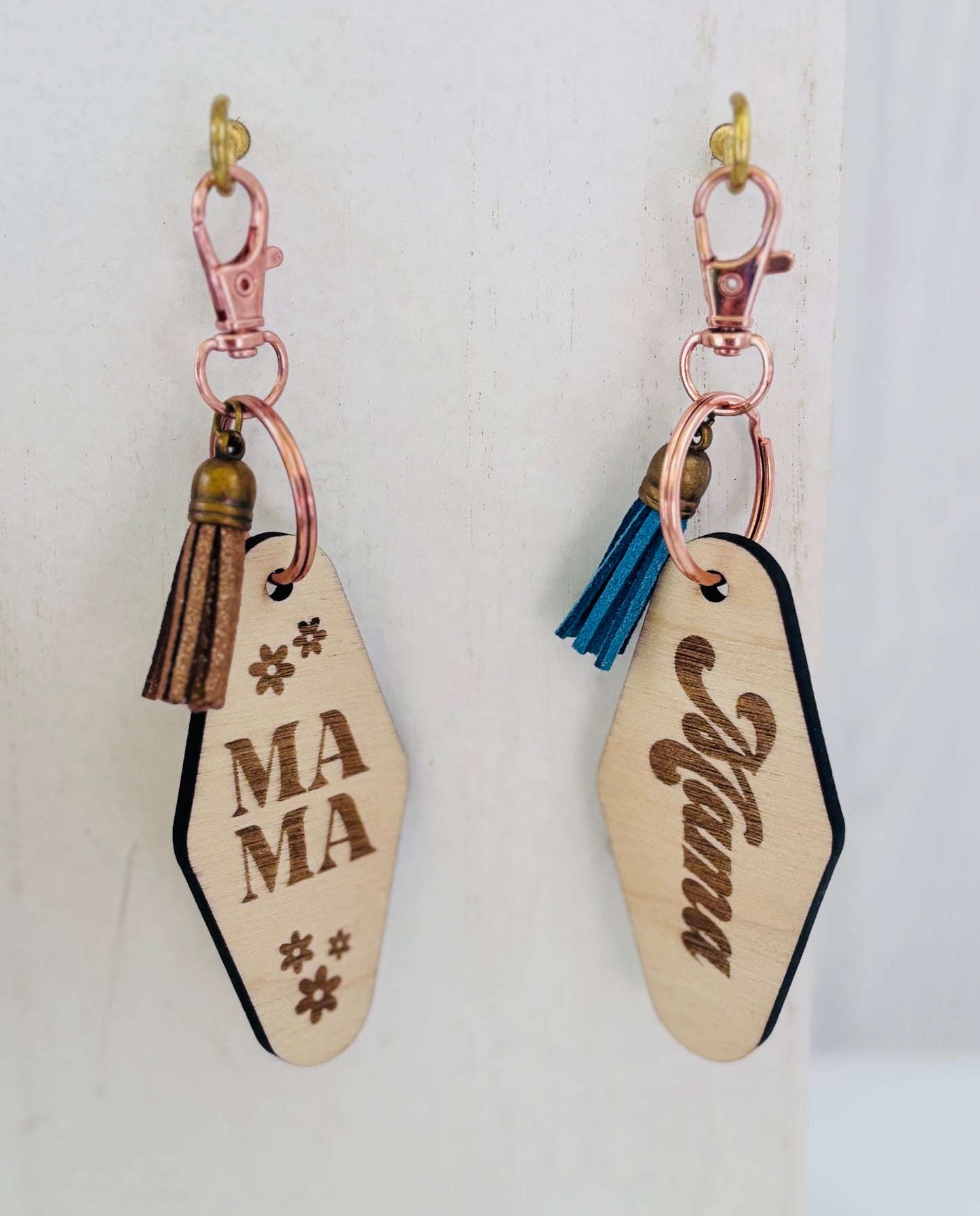 Retro Motel Keychains for Moms – Funny & Sweet Designs with Tassel | Gift for Mom Life